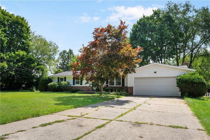 Property Photo:  1009 Oak Tree Road  OH 44320 