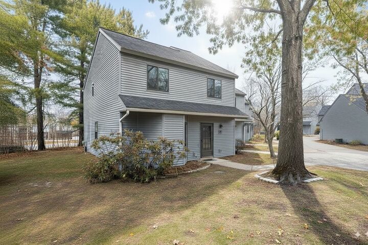 22 Chelsea Circle  South Burlington VT 05403-7260 photo