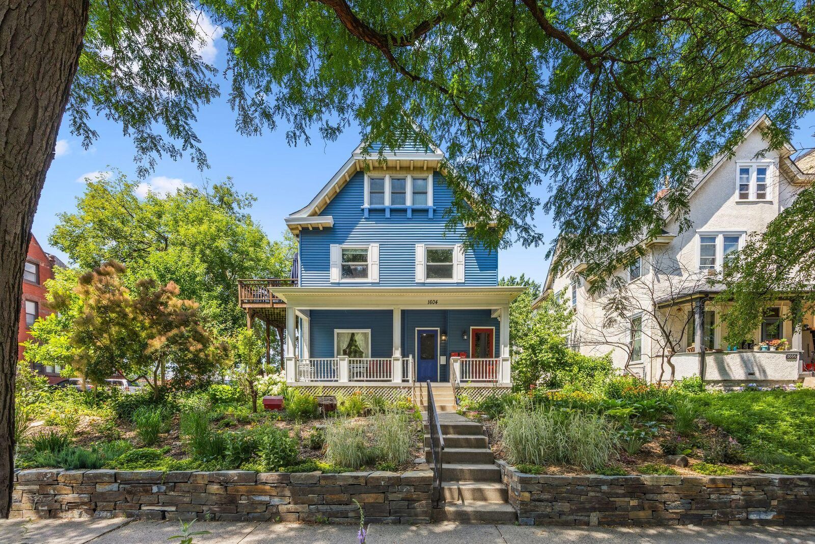 Property Photo:  1604 Elliot Avenue  MN 55404 