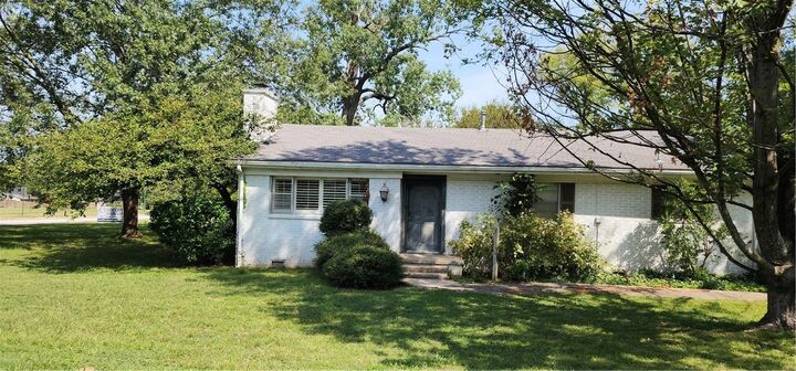 Property Photo: 111 E Helena AR 72761