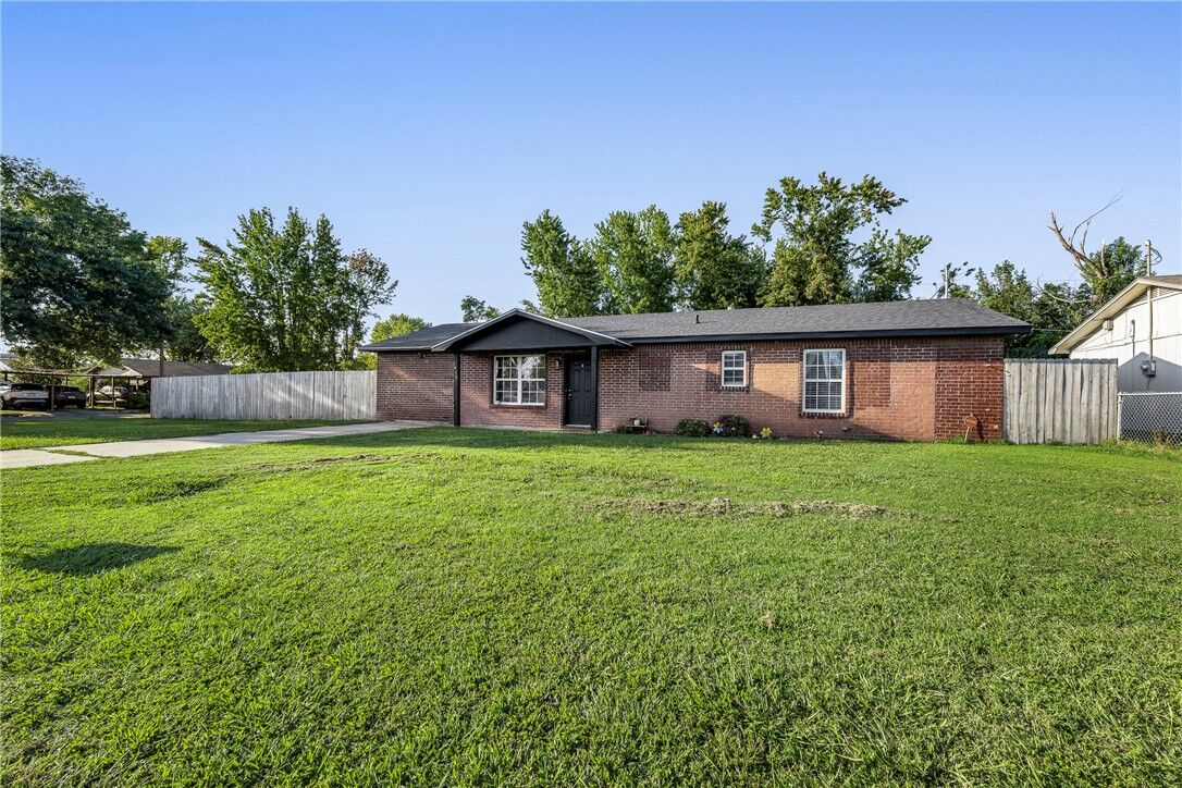 Property Photo:  1413 W Bishop Drive  AR 72756 