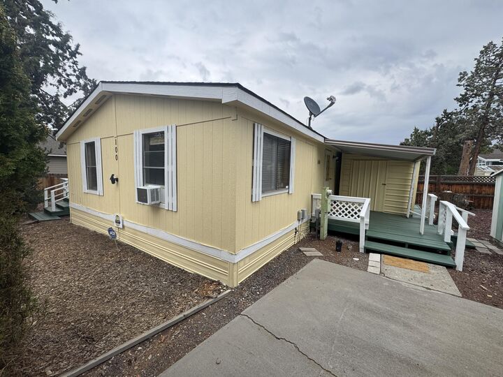 Property Photo: 2633 SW Obsidian Avenue 100 OR 97756