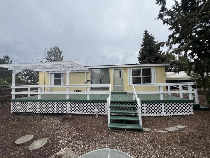 Property Photo: 2633 SW Obsidian Avenue 100 OR 97756