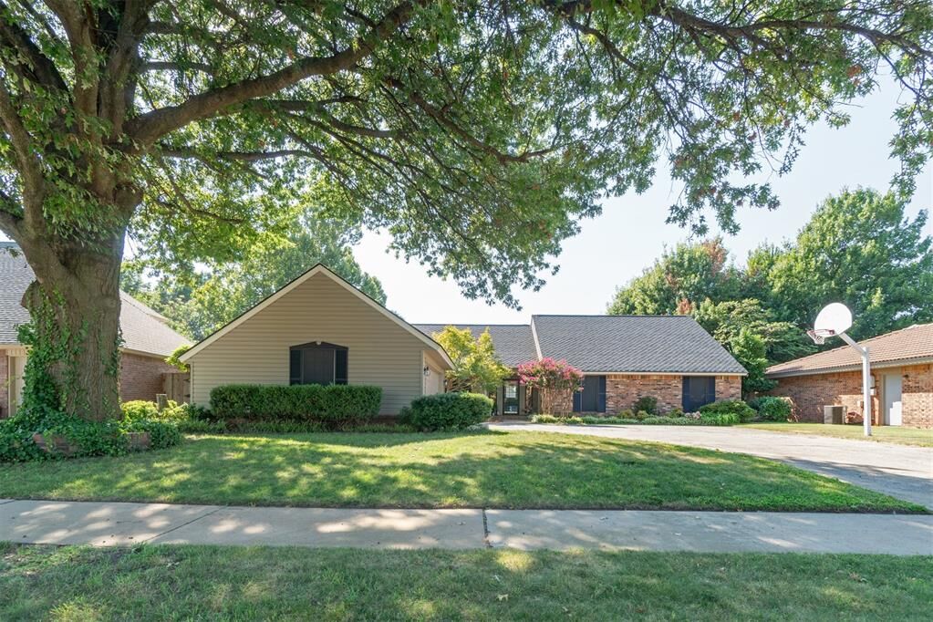 Property Photo: 12505 Stickney Place OK 73170