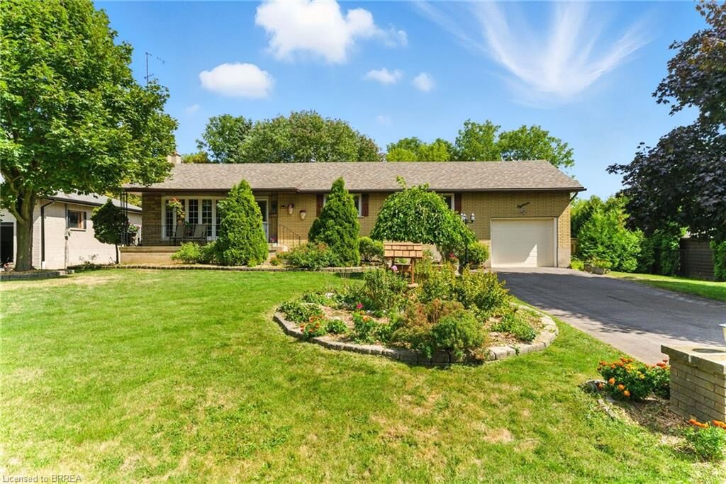 Property Photo:  18 Algonquin Avenue  ON L9H 7L2 