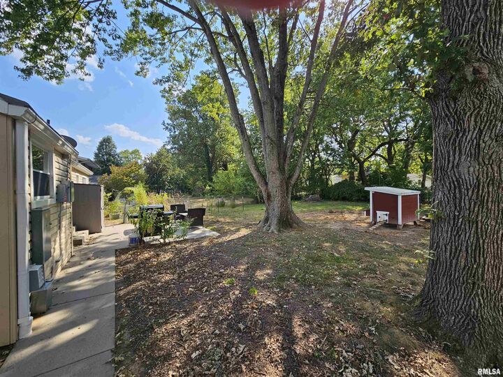 Property Photo: 110 N Lark Lane IL 62901