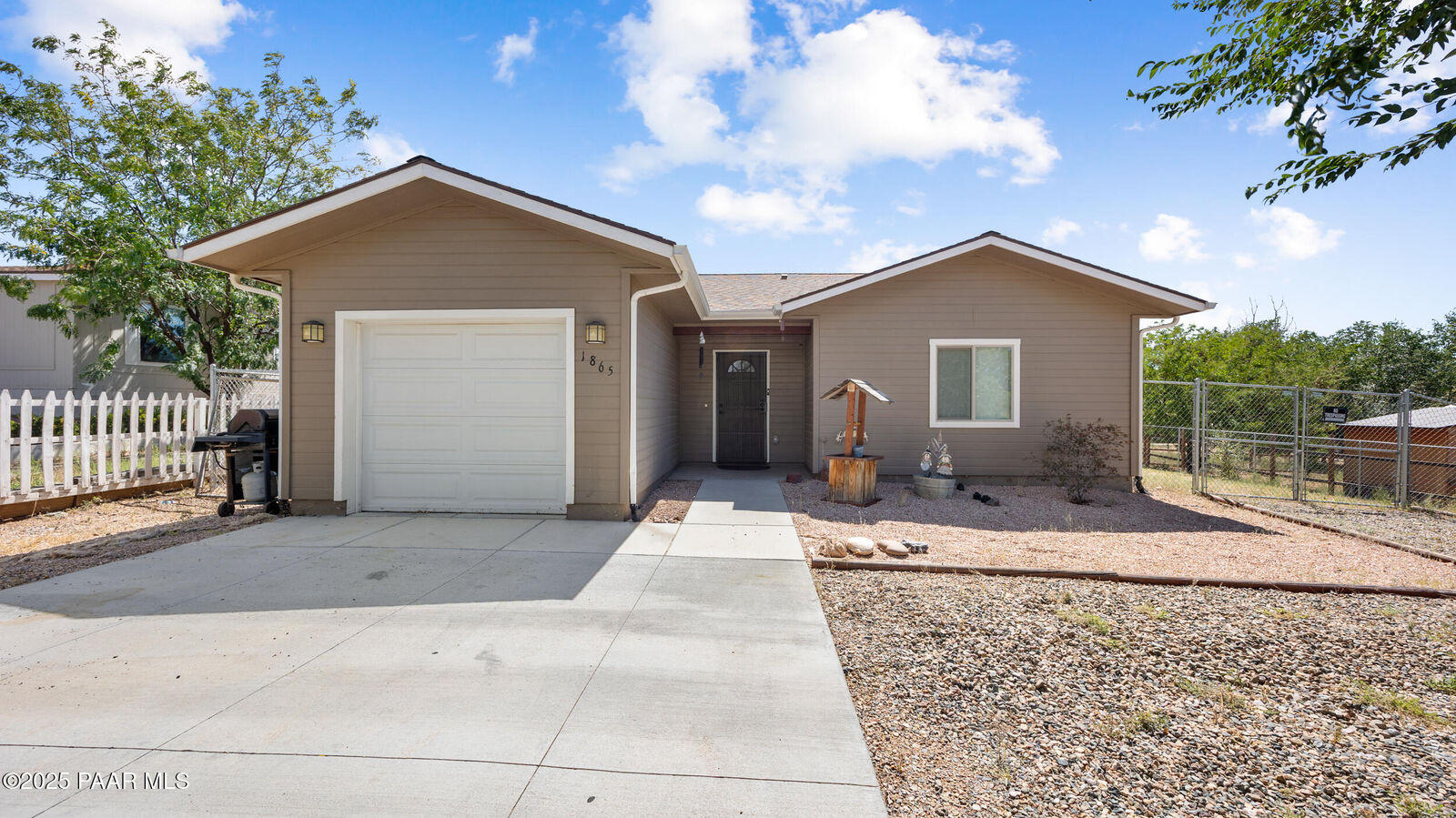 Property Photo:  1865 Beverly Lane  AZ 86323 