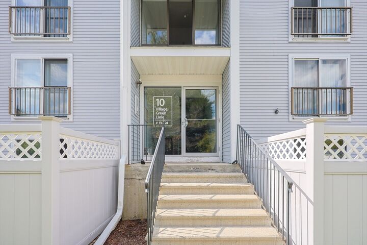 Property Photo:  10 Village Green Ln 13  MA 01760 