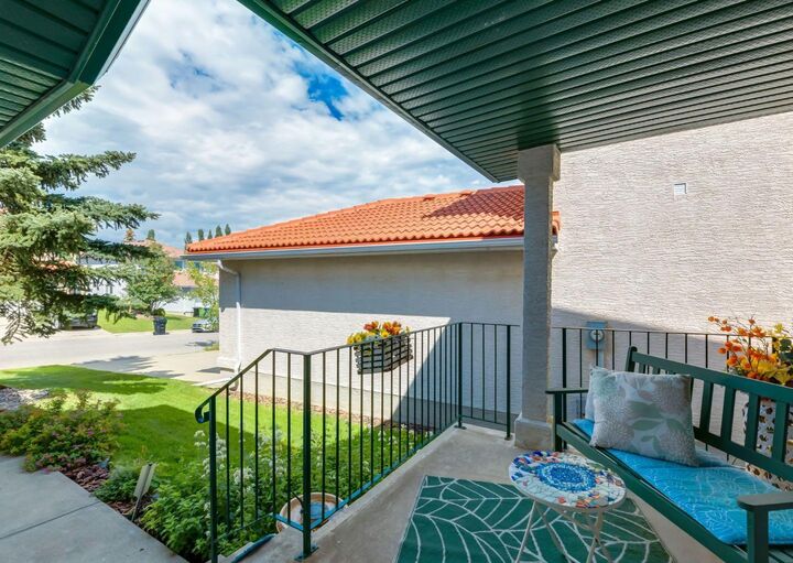 Property Photo: 37 Hampstead Gardens NW AB T3A 5Y4