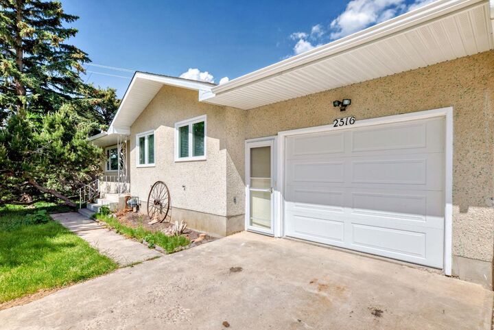 Property Photo:  2516 20 Street  AB T0L 1R0 