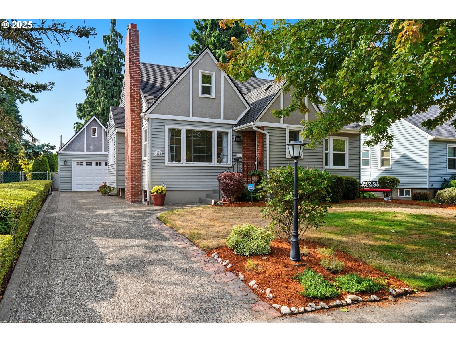 Property Photo: 2200 N Dekum St OR 97217