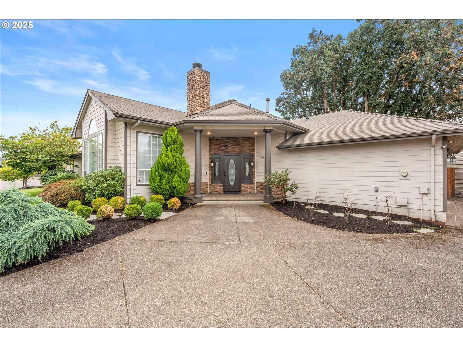 Property Photo: 5062 NE Wasco Ct OR 97305