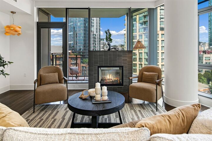 Property Photo:  820  Blanchard Street 1005  WA 98121 