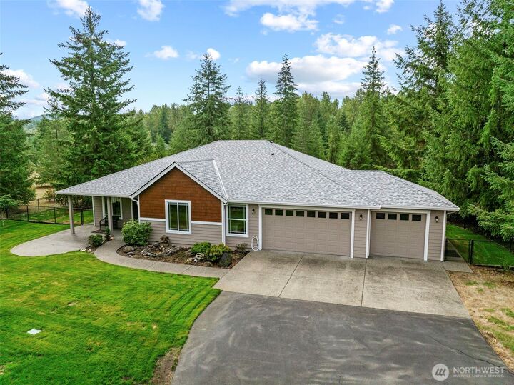 Property Photo:  330  Riley Court  WA 98649 