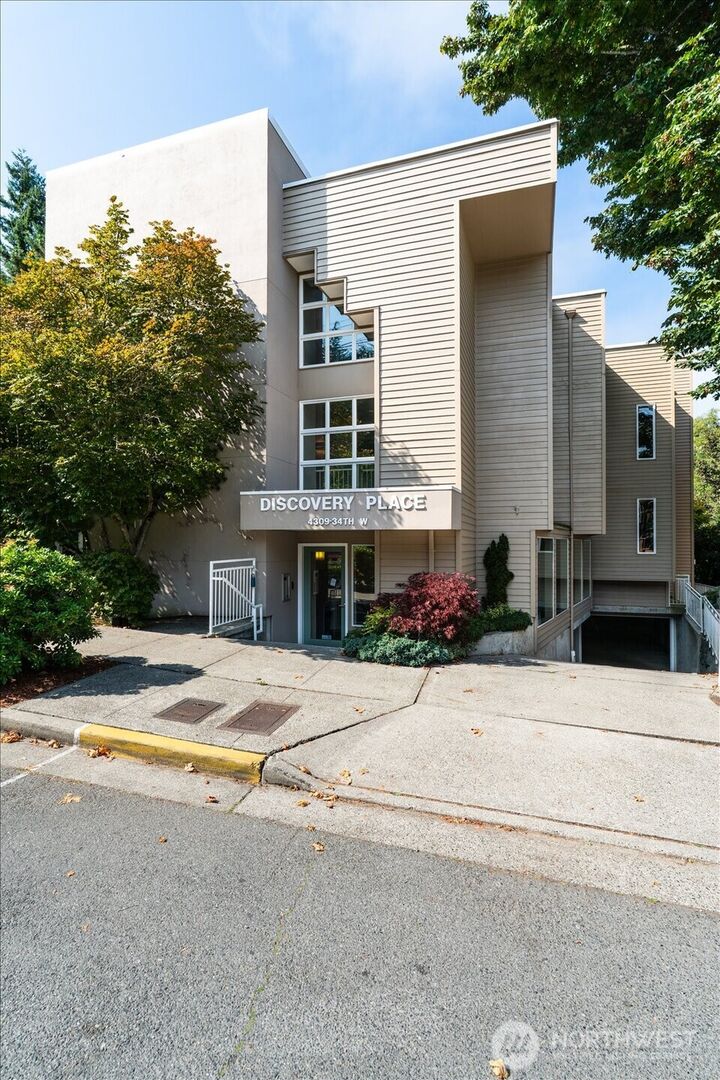Property Photo: 4309 34th Avenue W 102 WA 98199