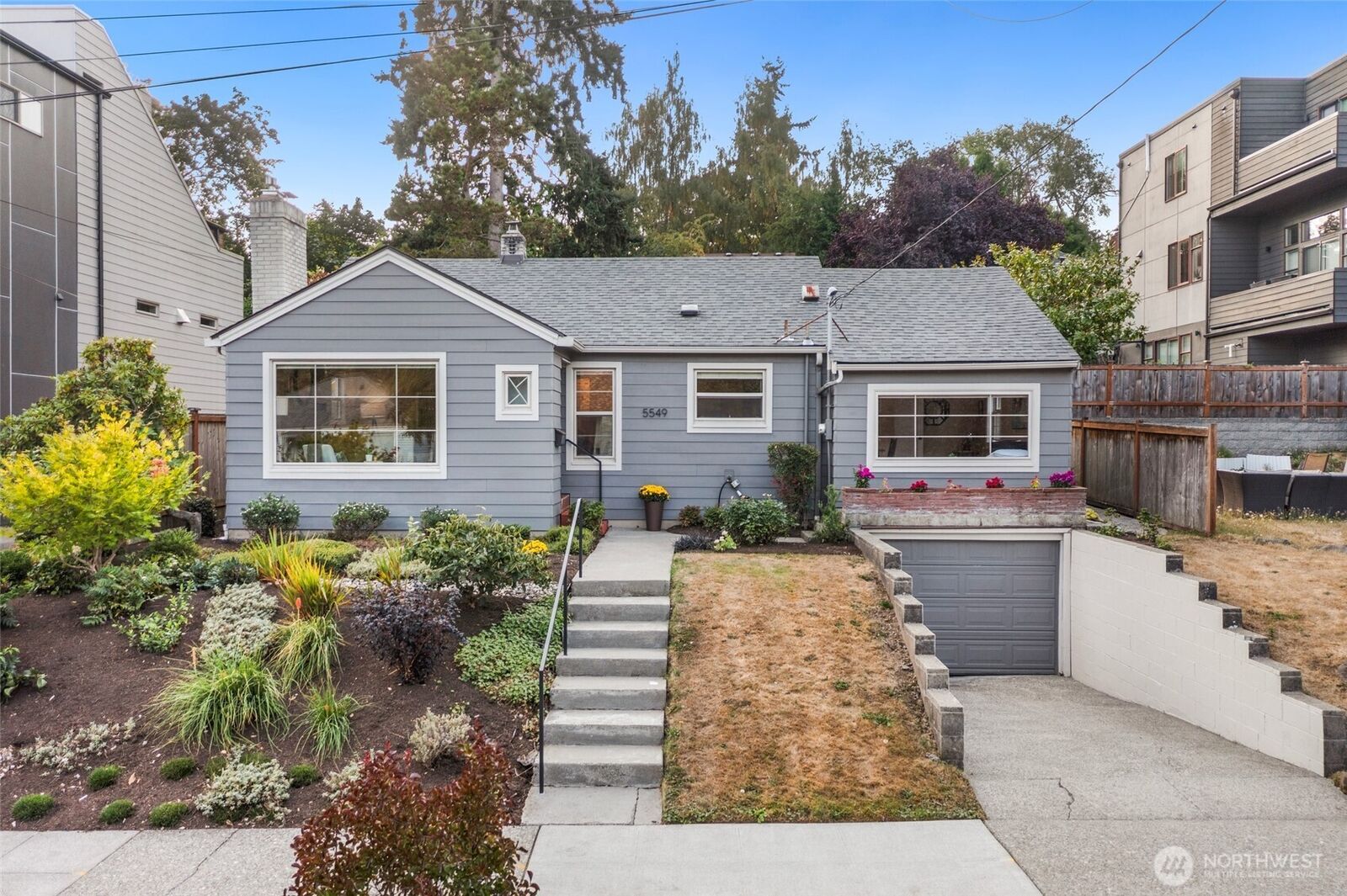 Property Photo:  5549  39th Avenue NE  WA 98105