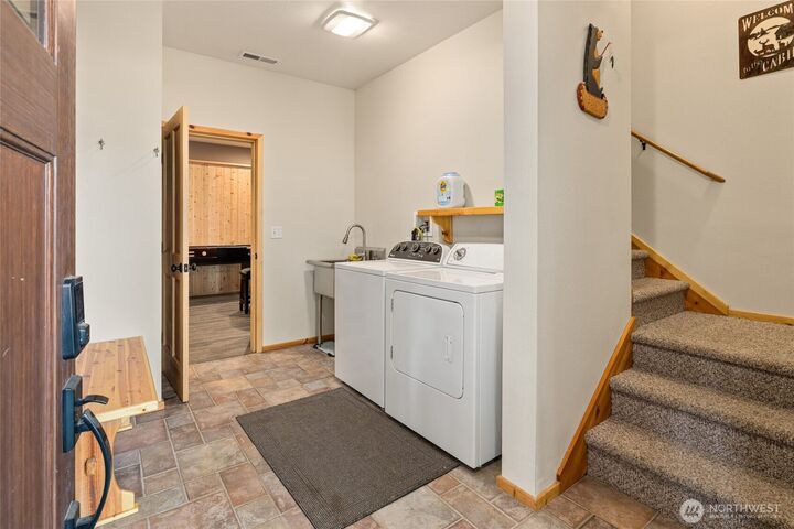 Property Photo: 130 Daisy Lane WA 98940