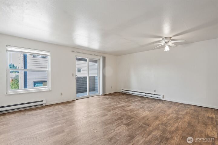 Property Photo: 10732 Stone Avenue N 4 WA 98133