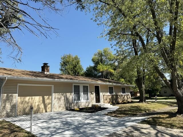 4016 Dempster Avenue  Rockford IL 61108 photo