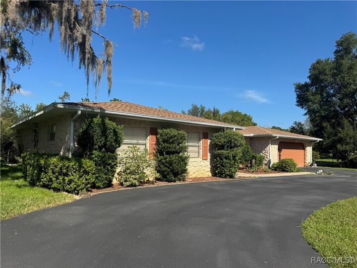 Property Photo:  3621 E Country Side Drive  FL 34452 