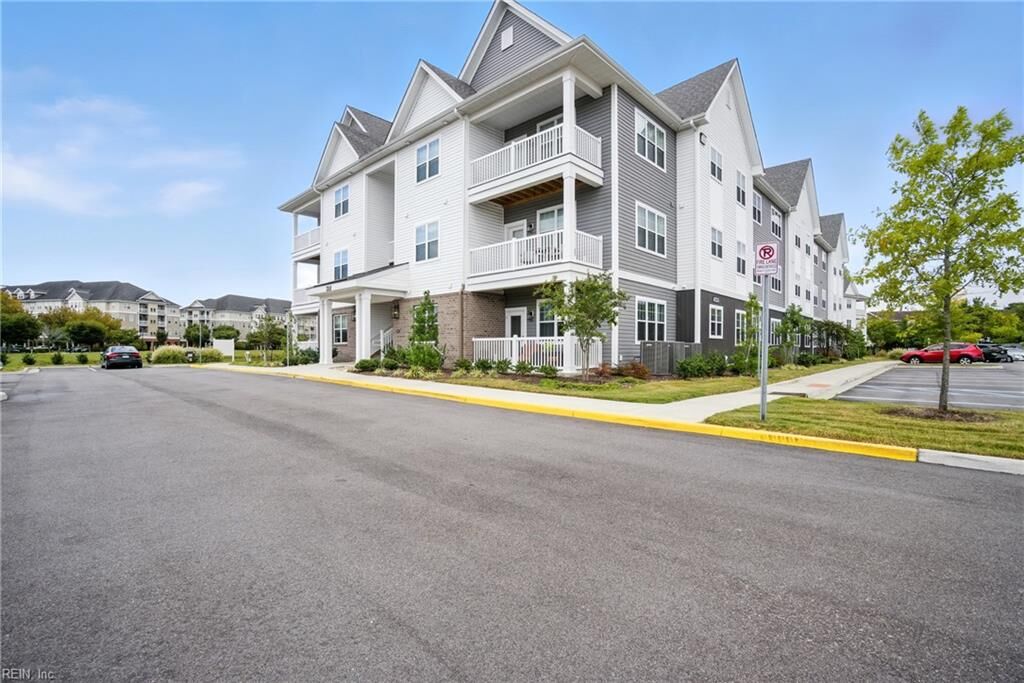 Property Photo: 1509 Waitsel Dr 102 VA 23320