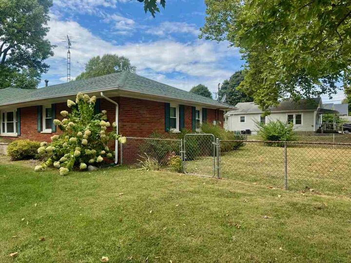 Property Photo:  314 E School Street  IN 47330 