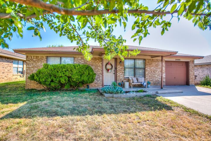 Property Photo:  2006 Howard Ave  TX 76901 