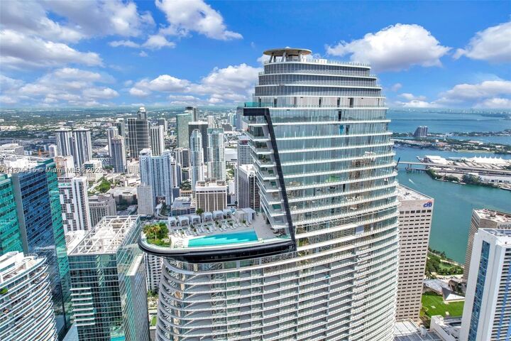 Property Photo:  300 Biscayne Blvd Way 2308  FL 33131 