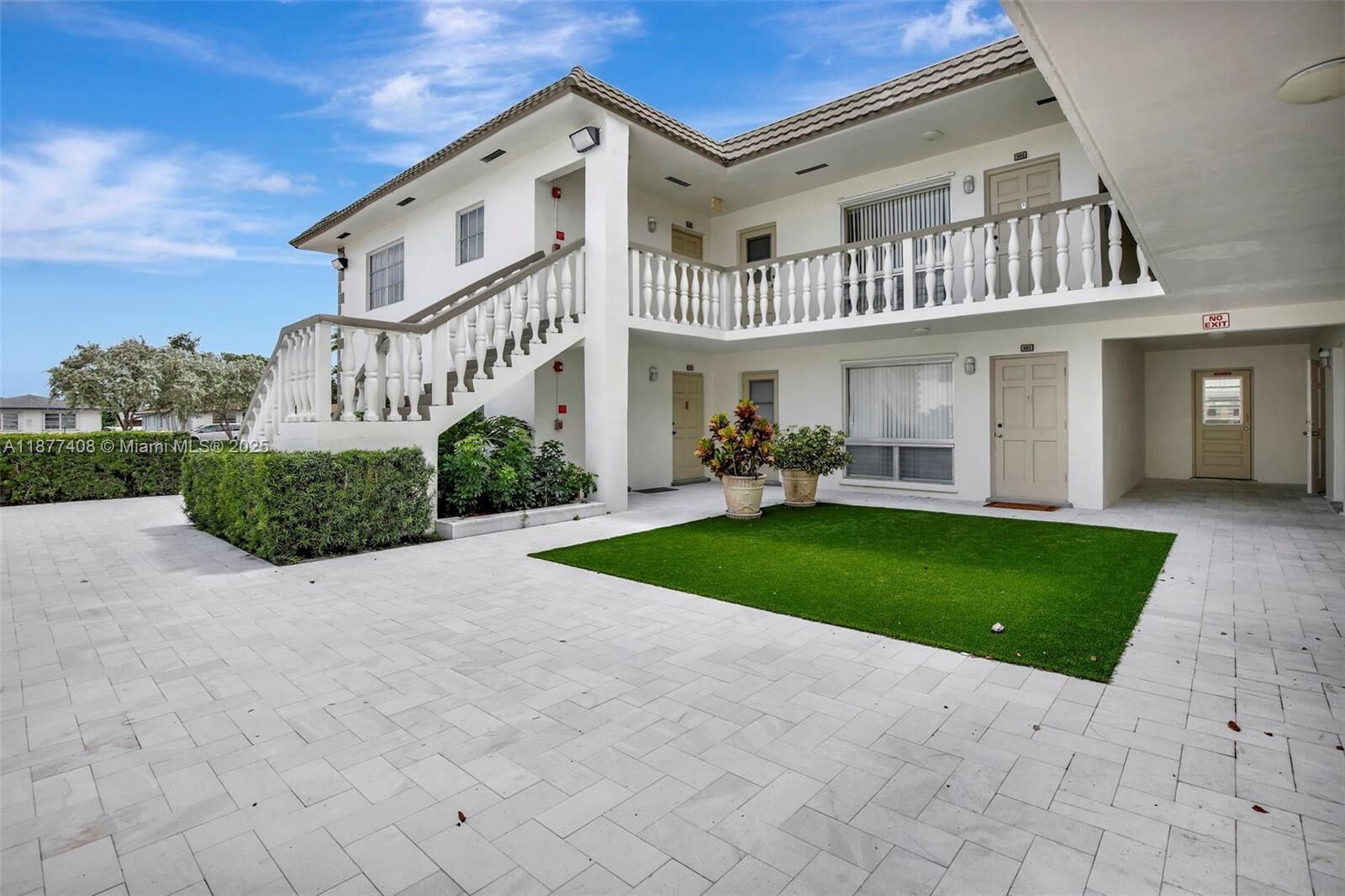 Property Photo:  5420 Hollywood Blvd 202  FL 33021 
