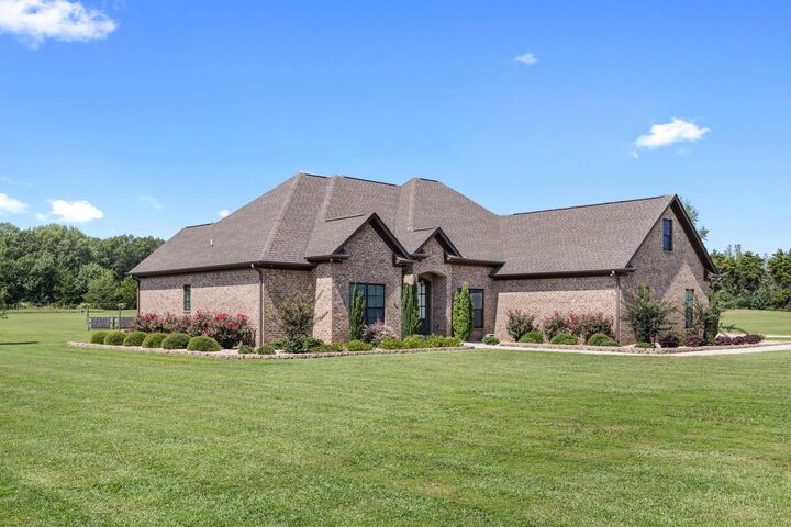 Property Photo:  839 Rachel Ln  AL 35661 - MUSCLE S 