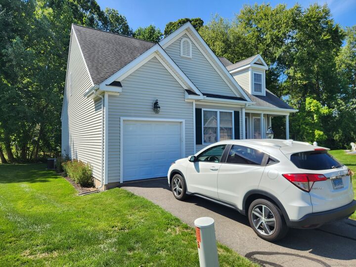 Property Photo:  5 Strawberry Lane 5  CT 06118 