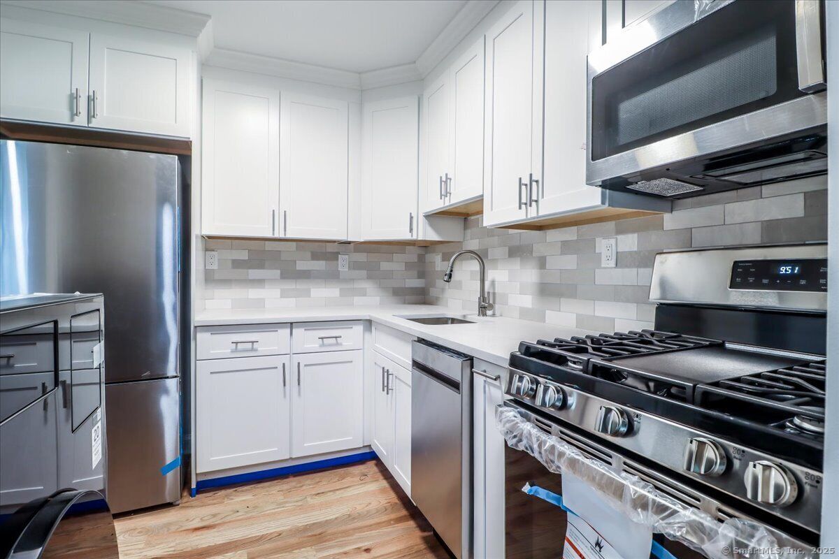 Property Photo:  50 Greenhouse Road 42C  CT 06606 