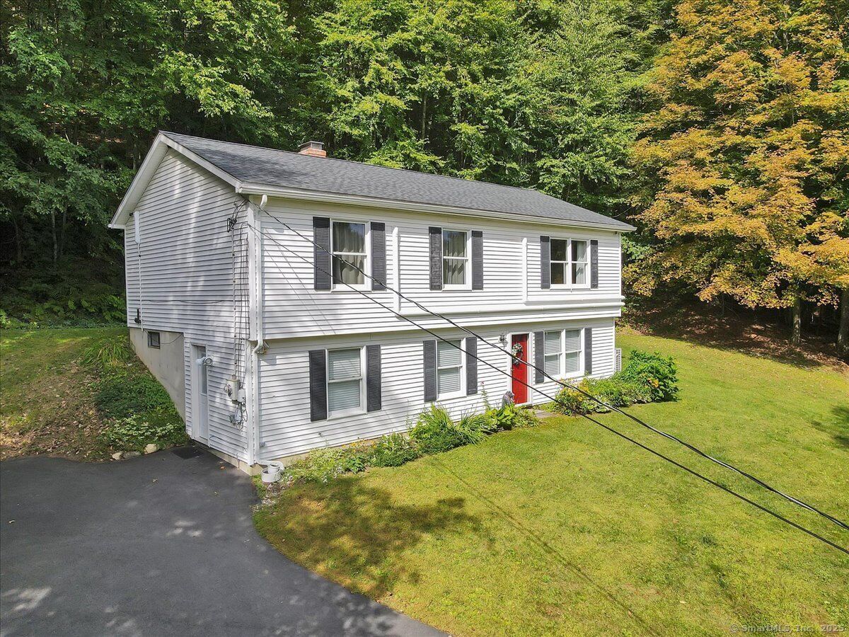 Property Photo:  101 Norfolk Road  CT 06098 