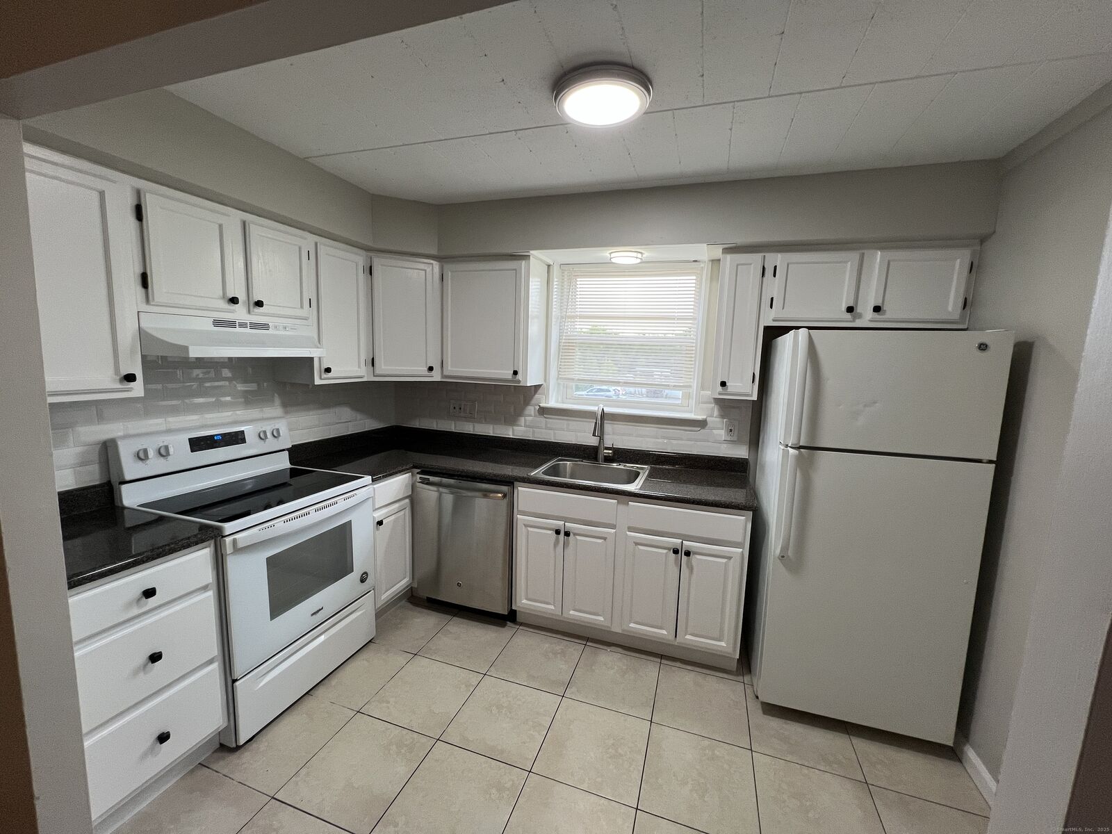Property Photo:  330 Blake Street C6  CT 06515 
