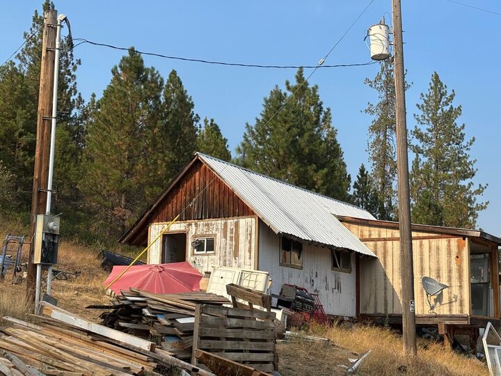 Property Photo:  4670 Springdale-Hunters Rd  WA 99173 