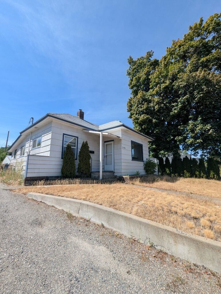 Property Photo:  2804 E Rowan Ave  WA 99217 