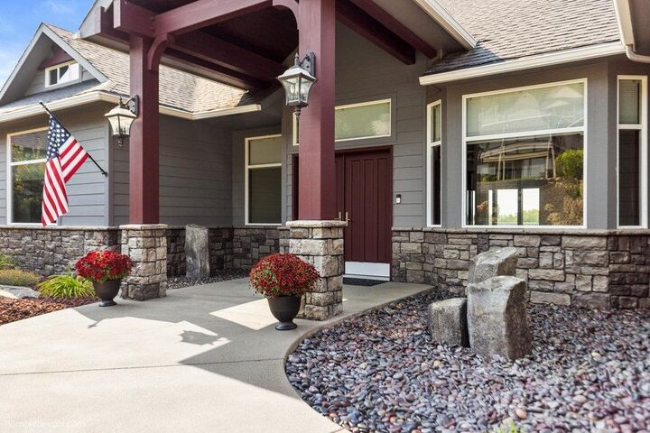 Property Photo: 1305 N King James Ln WA 99019