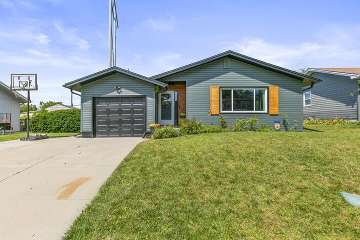 10634 Parker  Street  Omaha NE 68114 photo