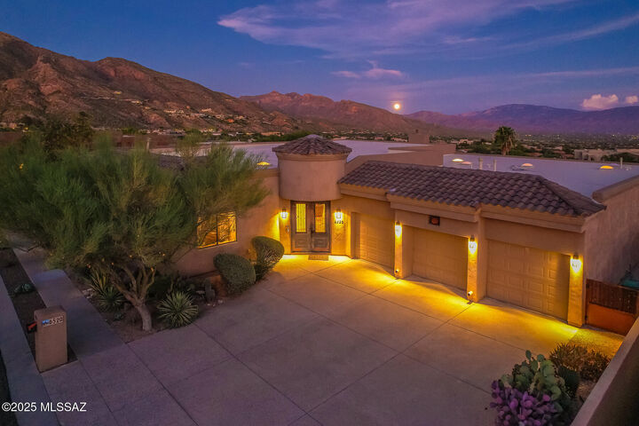 Property Photo:  6520 N Calle De La Lluvia  AZ 85750 