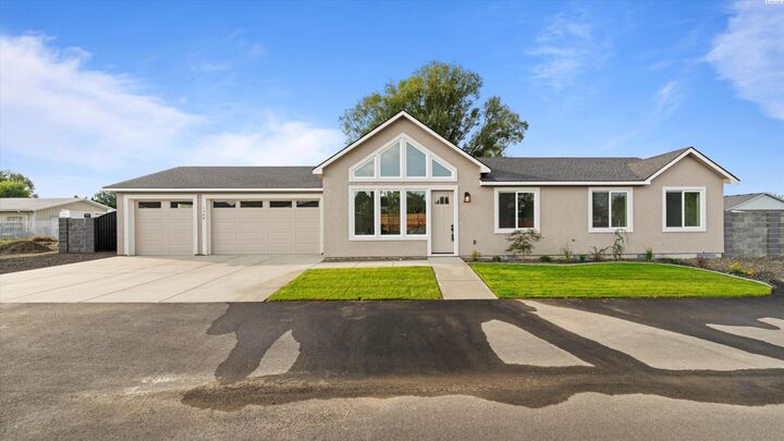 Property Photo: 1304 Rd 42 WA 99301