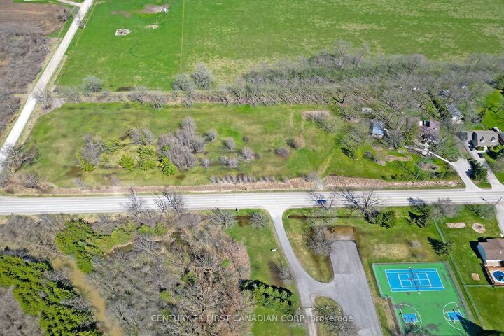 Photo de la propriété:  23992 Denfield Road  ON N0M 1P0 
