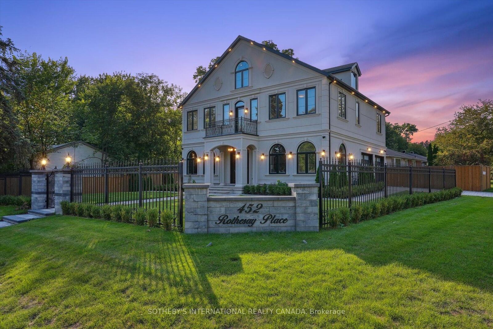 Property Photo:  452 Rothesay Place  ON L7N 1N5 