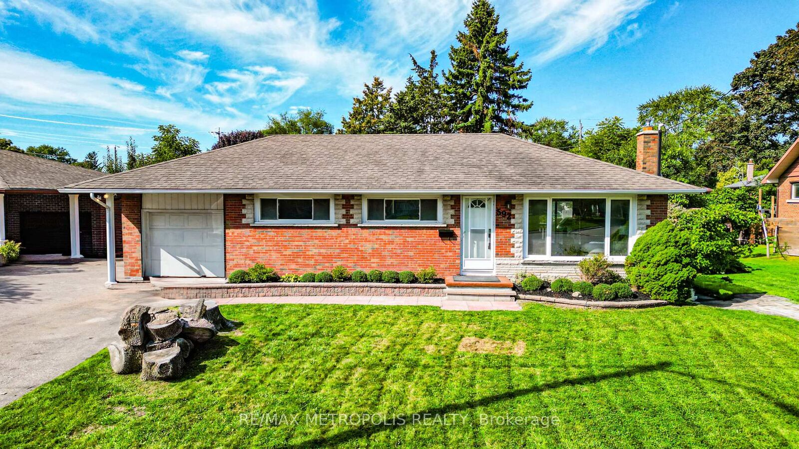 Property Photo: 592 Carlyle Court ON L1H 6S2