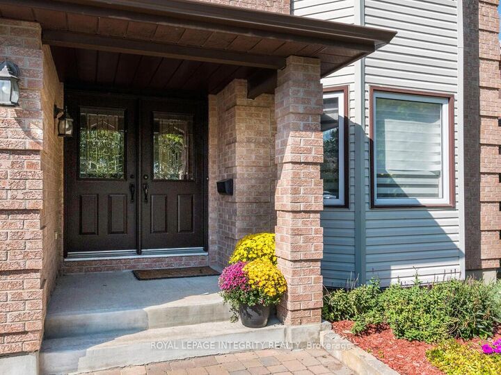 Property Photo: 17 Arbuckle Crescent ON K2G 5H1