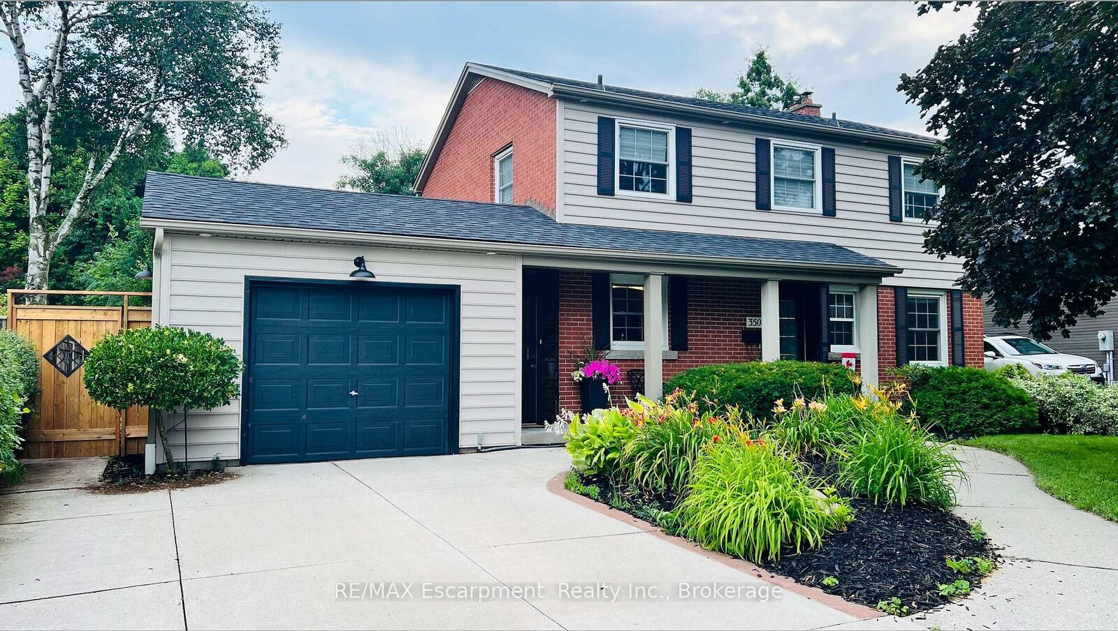 Property Photo:  350 East Side Crescent  ON L7R 3G9 