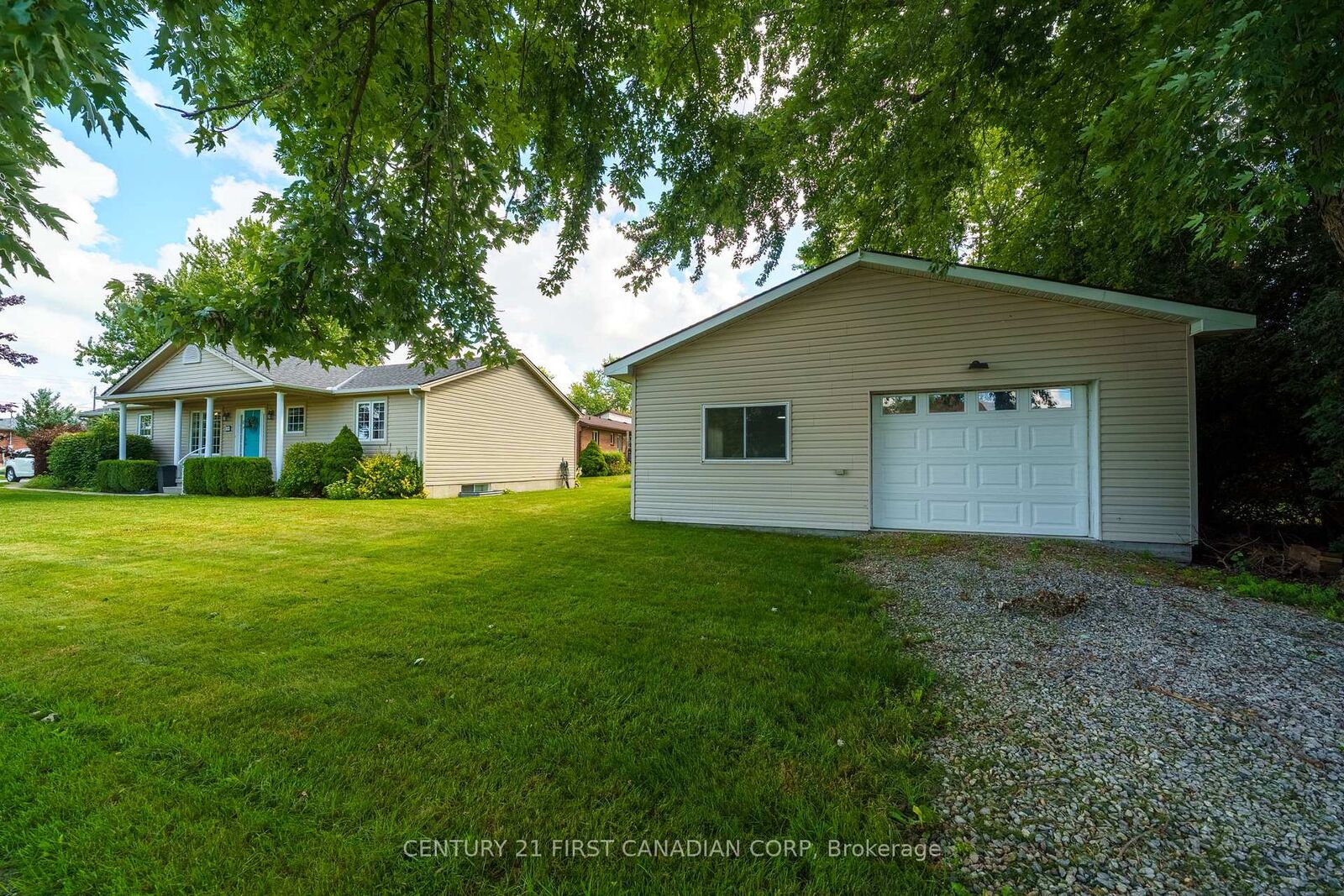 Property Photo:  300 Station St Street  ON N0M 2K0 
