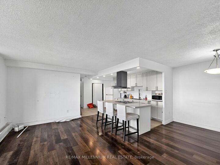 Property Photo:  2645 Kipling Avenue 1811  ON M9V 3S6 