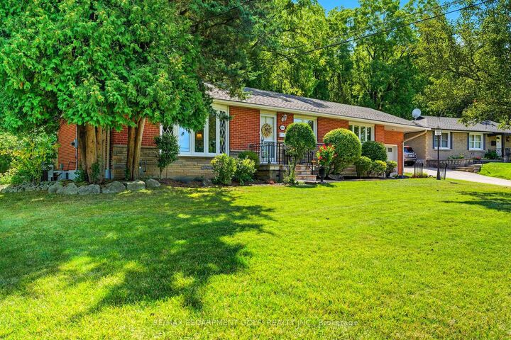 Property Photo:  894 Bishop Place  ON L9G 3E5 