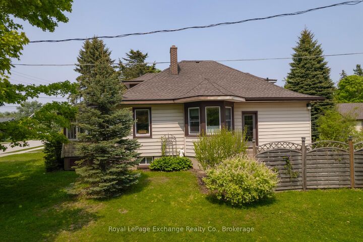 Property Photo:  429 Havelock Street  ON N0G 2H0 