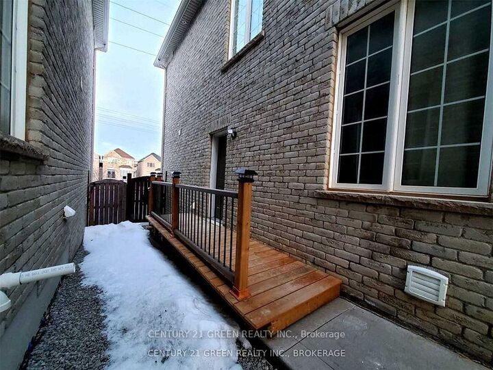 Property Photo:  21 Timbercove Road Bsmt  ON L6Y 0W9 